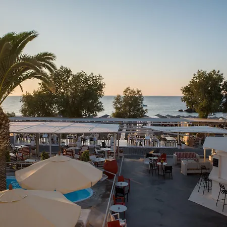Boutique 3* Kamari (Santorini)