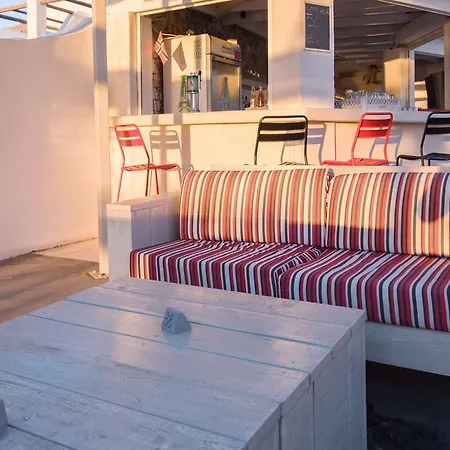 Boutique 3* Kamari (Santorini)