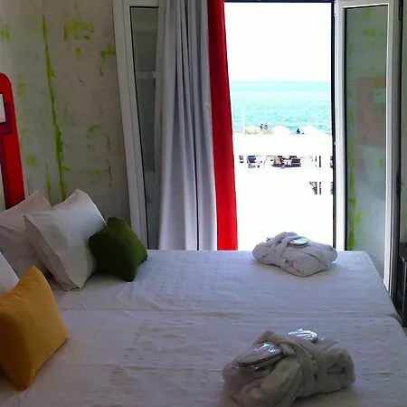 Boutique Kamari (Santorini)