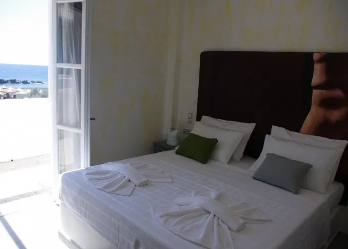 Boutique Kamari (Santorini)