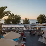 Boutique 3* Kamari (Santorini)
